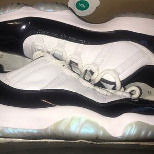 Air Jordan 11 Retro Low Easter Iridescent